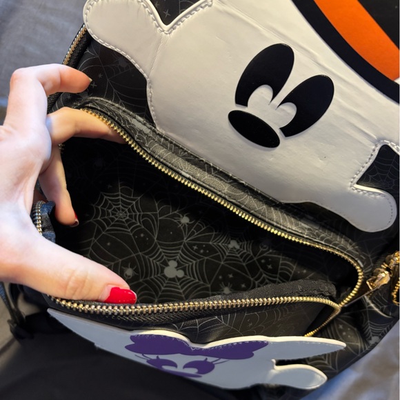 ✨Last Chance✨ 💜🖤Spooky Disney Mickey & Minnie backpack!🖤💜 - Picture 5 of 6